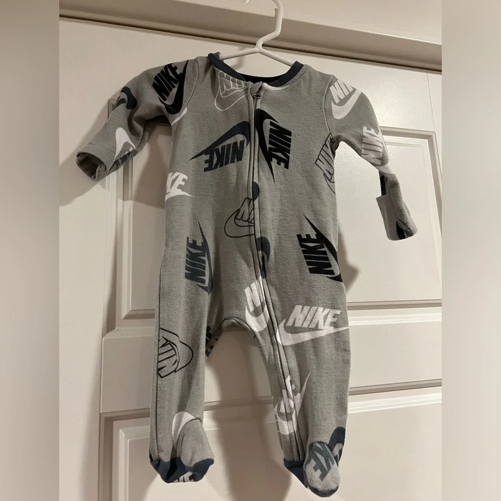 $10 ADD ON Nike footie baby boy one piece zipper 3M 3-6M onesie bodysuit‎